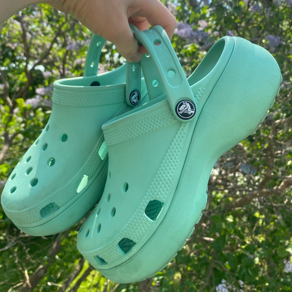 Platform mint crocs